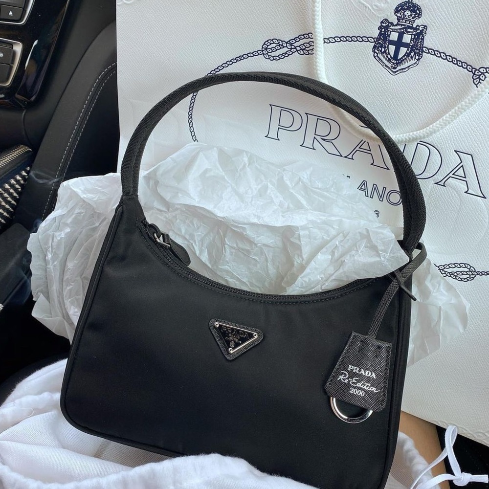 SOLD💗  $7⃣️0⃣️0⃣️Re-Nylon Re-Edition 2000 hobo mini-bag🖤